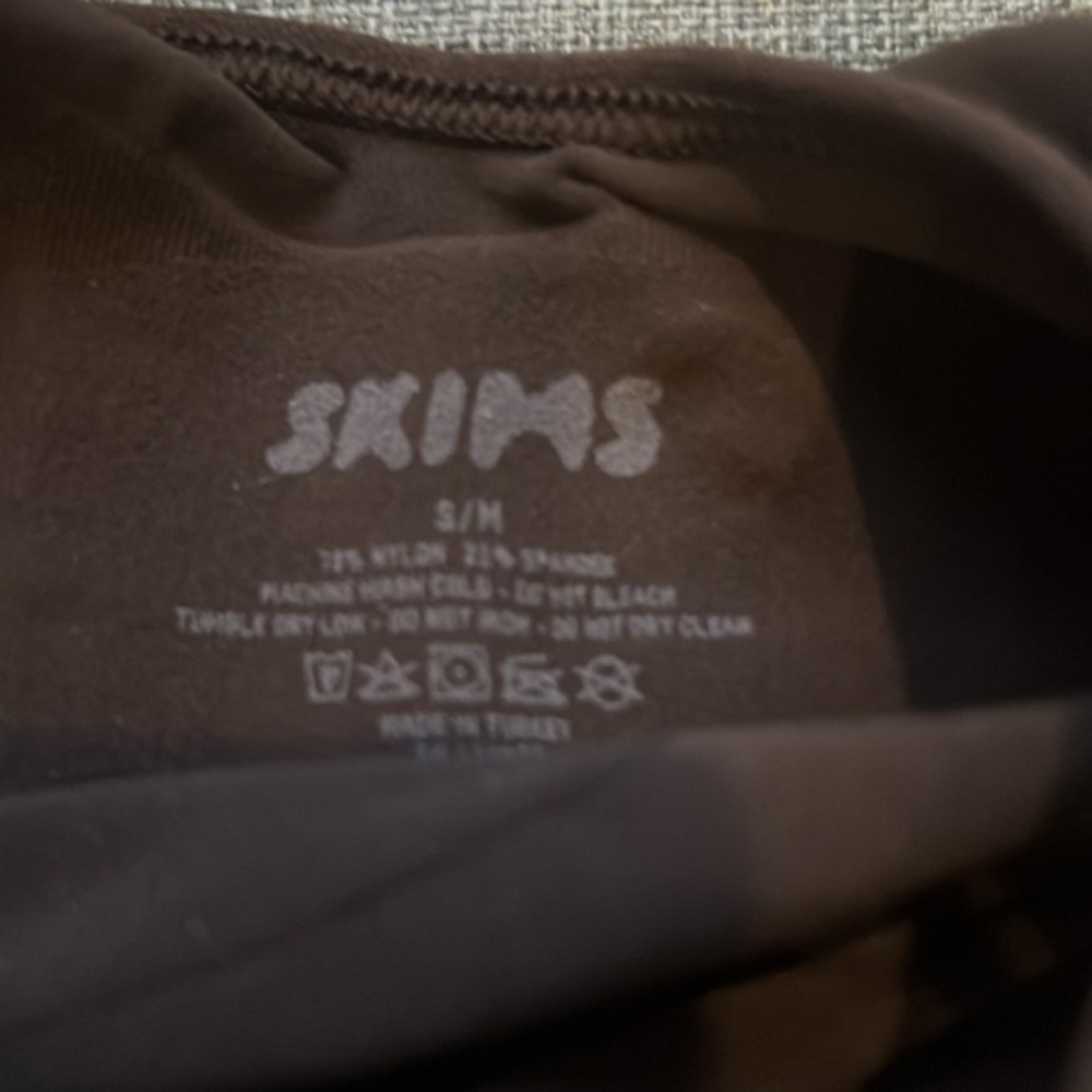 Skims Sculpting Bodysuit W. Snaps - Picture 3 of 11